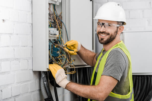 Best Affordable Emergency Electrician  in Pleasant Hill, IA